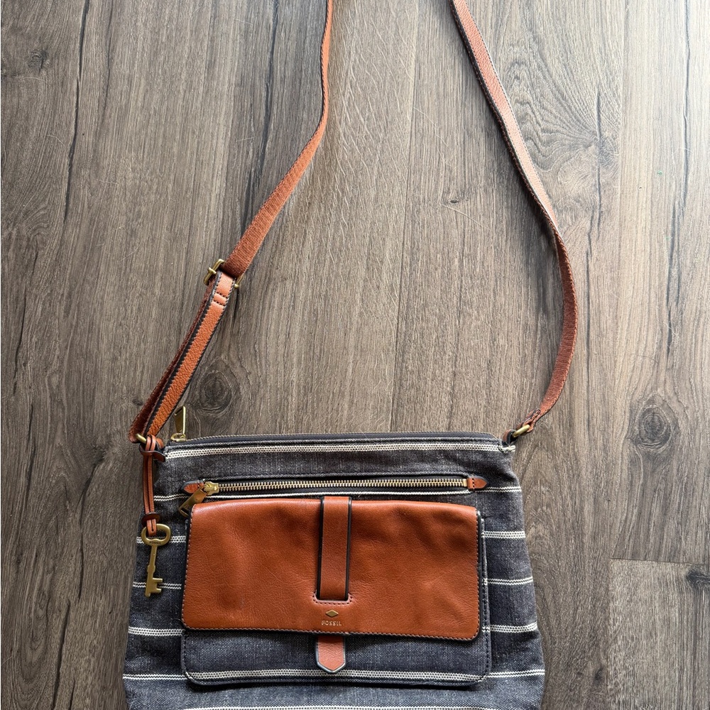 Fossil Kinley Gray  White Stripe Canvas Crossbody Bag Leather Flap Pocket Purse